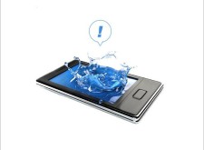 手機掉入水中泡水了 千萬別做這5件事