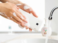 日本發表可沖洗手機 手機弄髒用肥皂洗